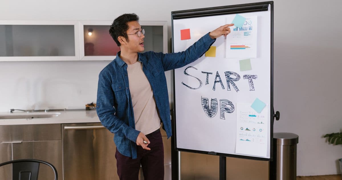 Contrat et stylo — engagement flexible