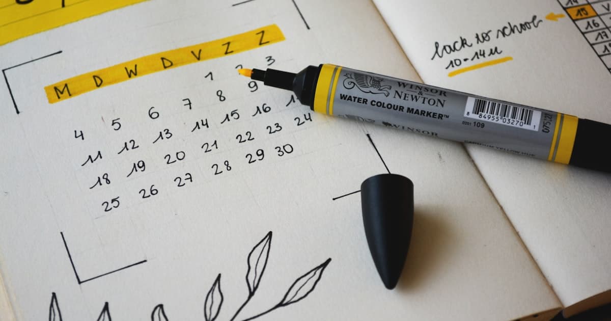 Calendrier mural — planning lancement 90 jours