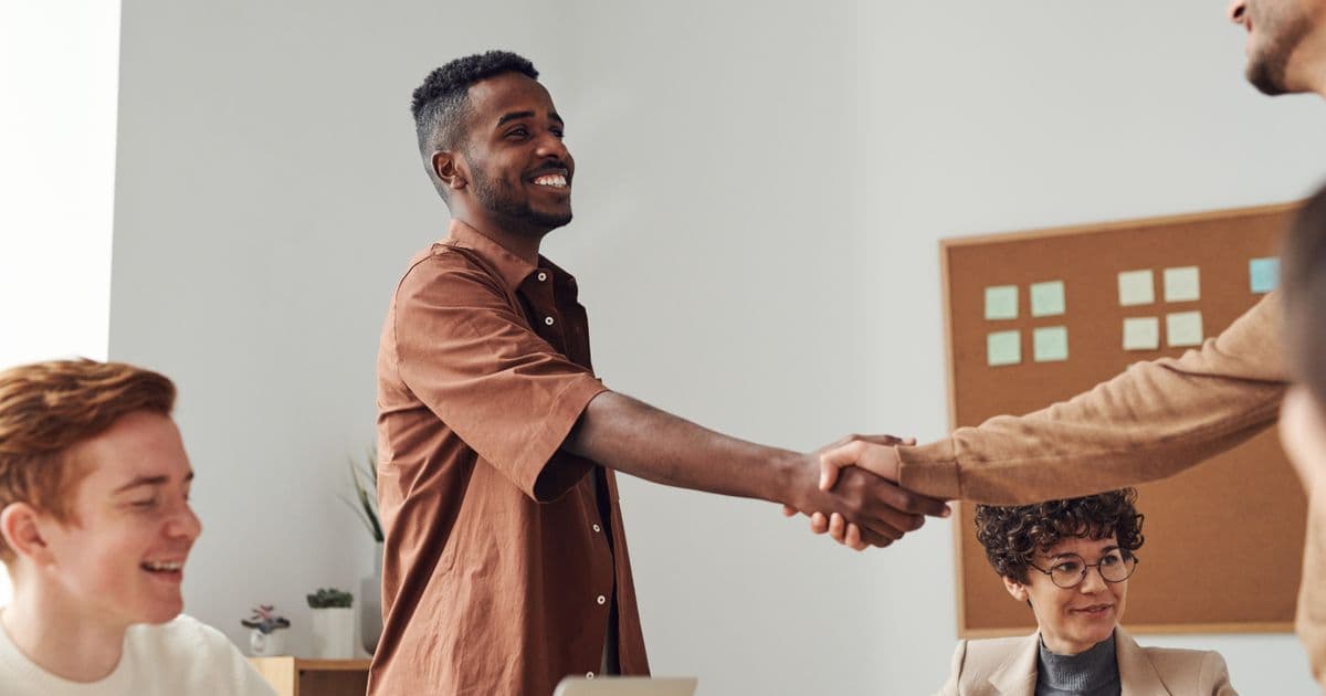 Équipe internationale diverse — boutique multilingue