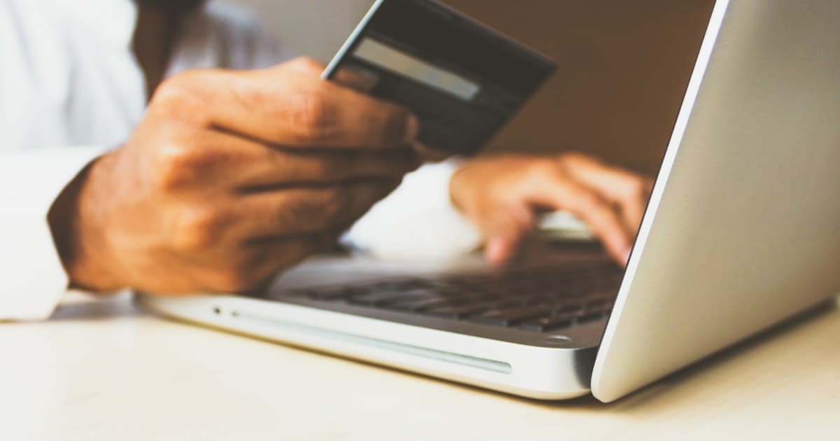 Boutique en ligne sur écran — comparatif e-commerce